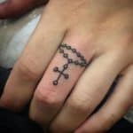 Efectos Geniales En Tatuajes De Rosarios En La Mano