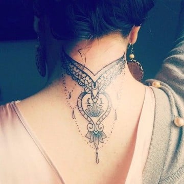 tatuajes detras del cuello grandes