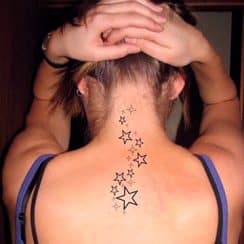 Tatuajes detras del cuello tribales y de estrellas