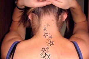 tatuajes detras del cuello para mujeres