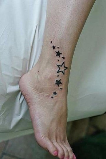 tatuajes en el empeine para mujer con estrellas
