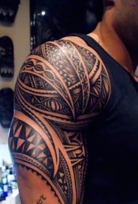 tatuajes en hombros para hombres tribales