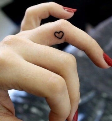tatuajes significativos para mujeres en la muñeca