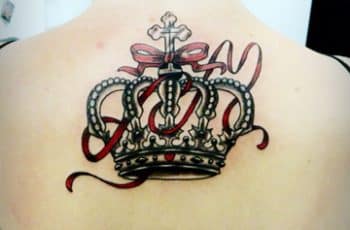 Imagenes de coronas para tatuar en mujer en la muñeca