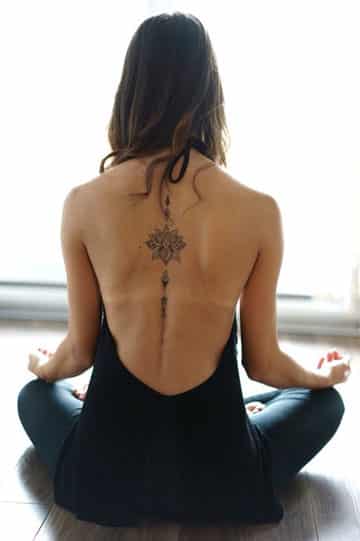 imagenes de flor de loto para tatuar espalda