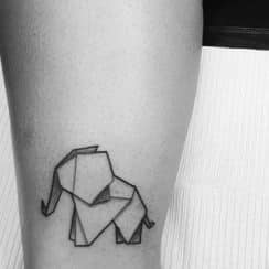 Tatuajes de animales geometricos con triangulos lineales