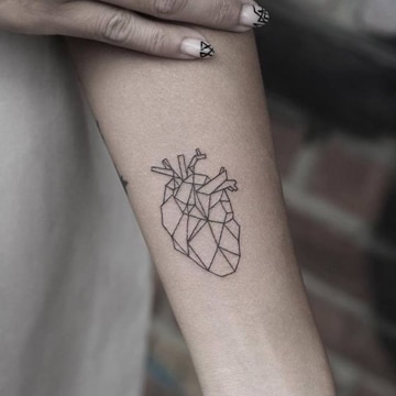 tatuajes de corazones en el brazo anatomia