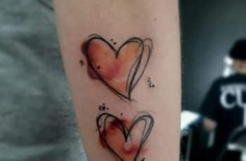 Fotos de tatuajes de corazones en el brazo para hombres
