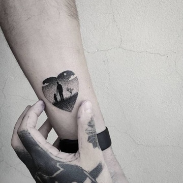 tatuajes de corazones en el brazo pequeño