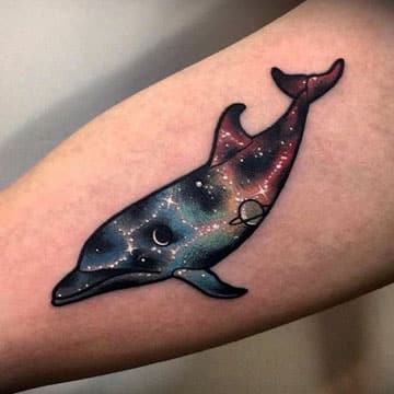 tatuajes de delfines para mujeres brazo