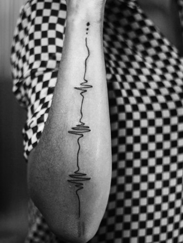 tatuajes de electrocardiograma para hombre
