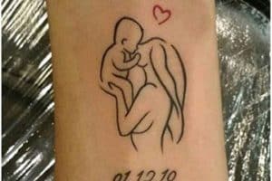 tatuajes de fechas de nacimiento para mujer