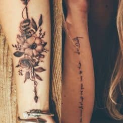 Tatuajes de flechas para mujeres indias en la espalda