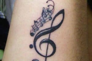 tatuajes de letras musicales notas