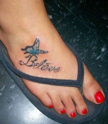 tatuajes de mariposas en el pie con frase