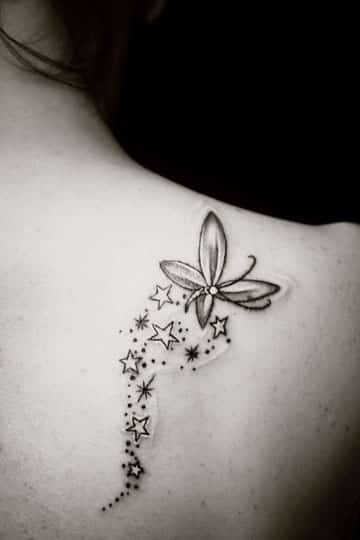 tatuajes de mariposas y estrellas hombro