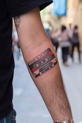tatuajes de musica para hombres en el brazo