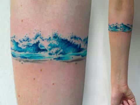 tatuajes de olas de mar a colores