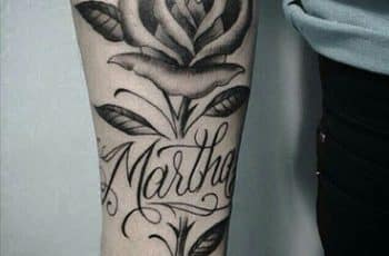 Tatuajes de rosas con nombres para mujeres y hombres