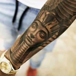 Simbolos de tatuajes egipcios para hombres de Anubis y Horus