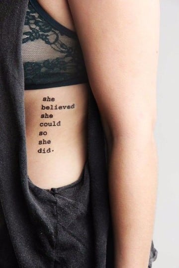 tatuajes en el costado para mujeres frases