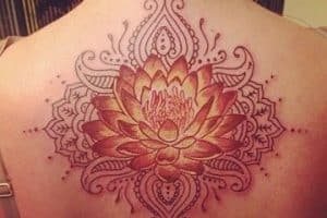 tatuajes hindues para mujer flor de loto