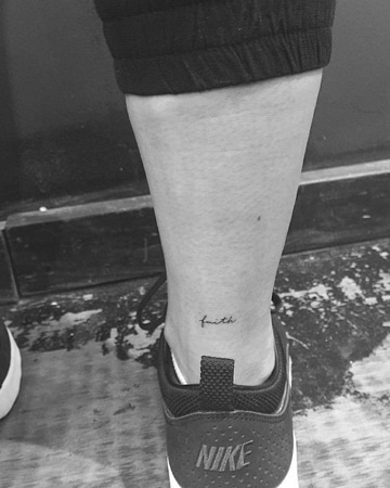 tatuajes para hombre pequeños en la pierna