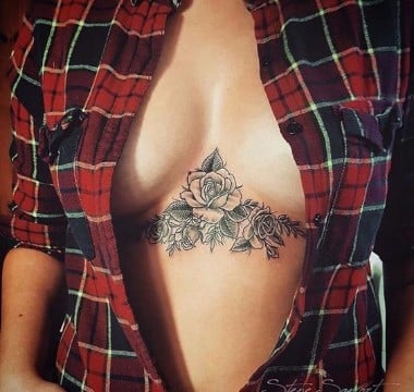 disenos de rosas para tatuar para mujeres
