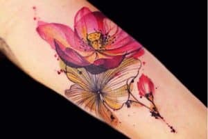 significado de flores en tatuajes en el brazo