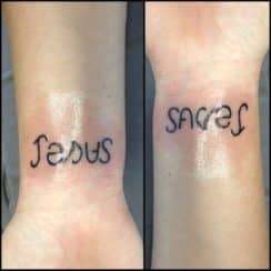 Imagenes y diseños de tatuajes con el nombre de jesus