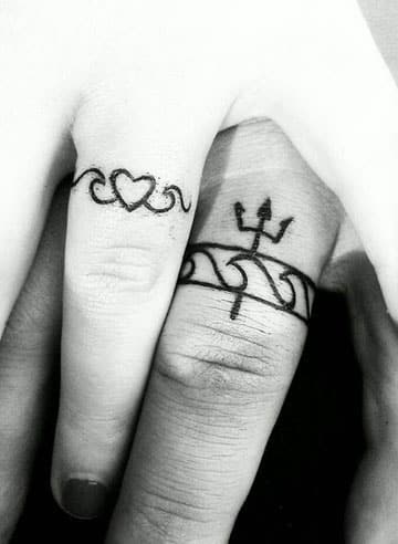 tatuajes de anillos para parejas olas