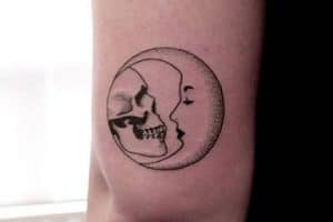 tatuajes de calaveras pequeñas con luna