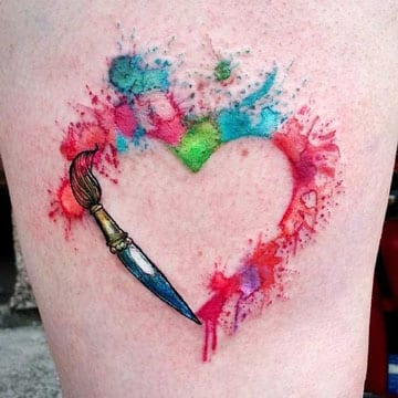 tatuajes de colores para mujeres corazon