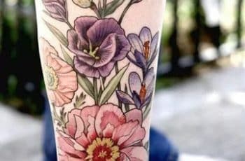 Significado de tatuajes de flores a color para mujeres