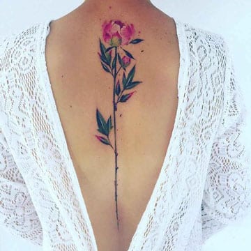 tatuajes de flores en acuarela en la espalda