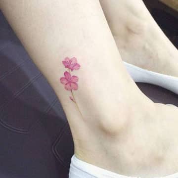 tatuajes de flores en acuarela pequeños