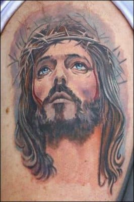 tatuajes de jesus en 3d en el hombro