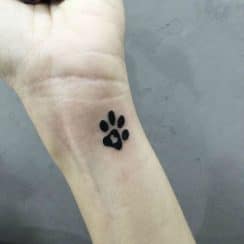 Tatuajes de perros para mujeres y amantes de huellitas