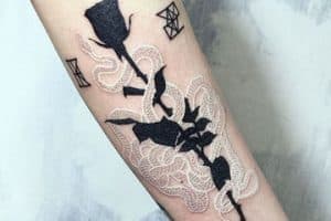 tatuajes en blanco y negro flor