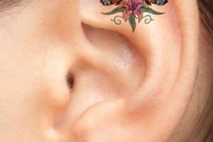 tatuajes en la oreja para mujeres pequeño