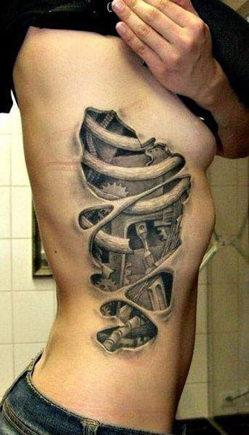 tatuajes en tercera dimensión en el costado