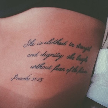 frases de biblia para tatuajes para mujer