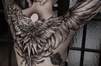 Espirituales y asombrosos tattoos de alas en la espalda