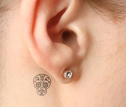 tatuajes atras de la oreja pequeño