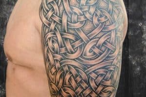 tatuajes celtas para hombres en brazo