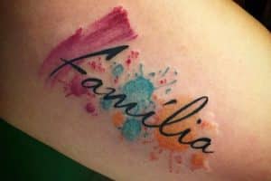 tatuajes con la palabra familia con color