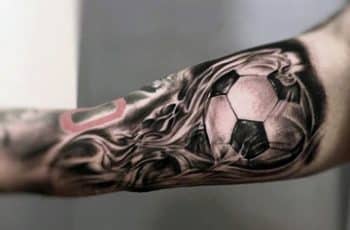 La pasión en los tatuajes de balones de futbol