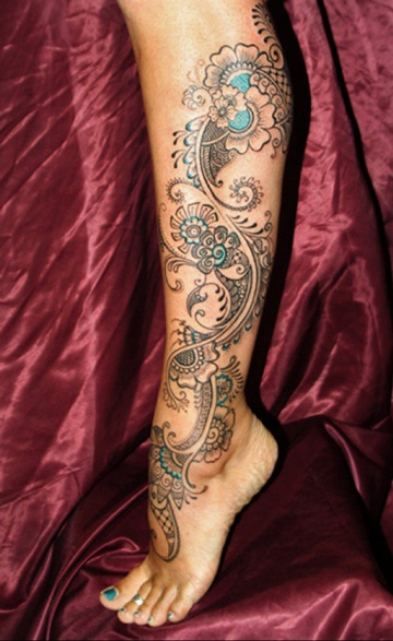 tatuajes de enredaderas en la pierna artistico