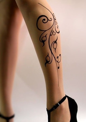 tatuajes de enredaderas en la pierna elegante