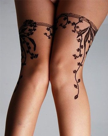 tatuajes de enredaderas en la pierna fino